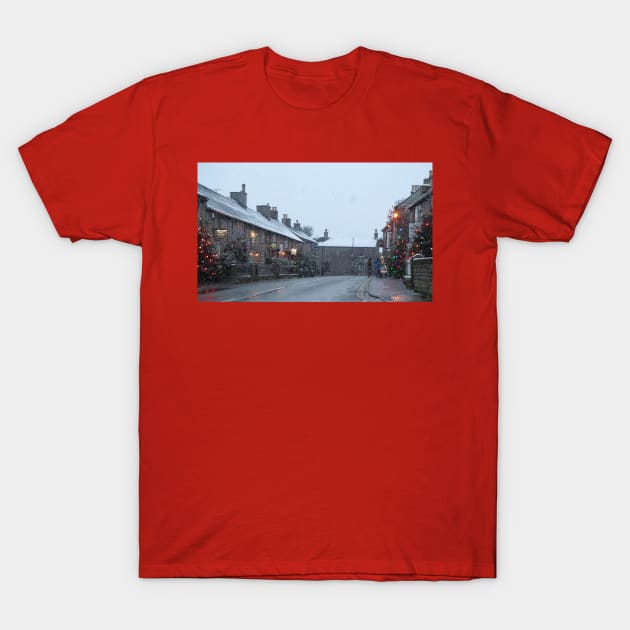 christmas in castleton derbyshire peak district in the snow T-Shirt by Simon-dell